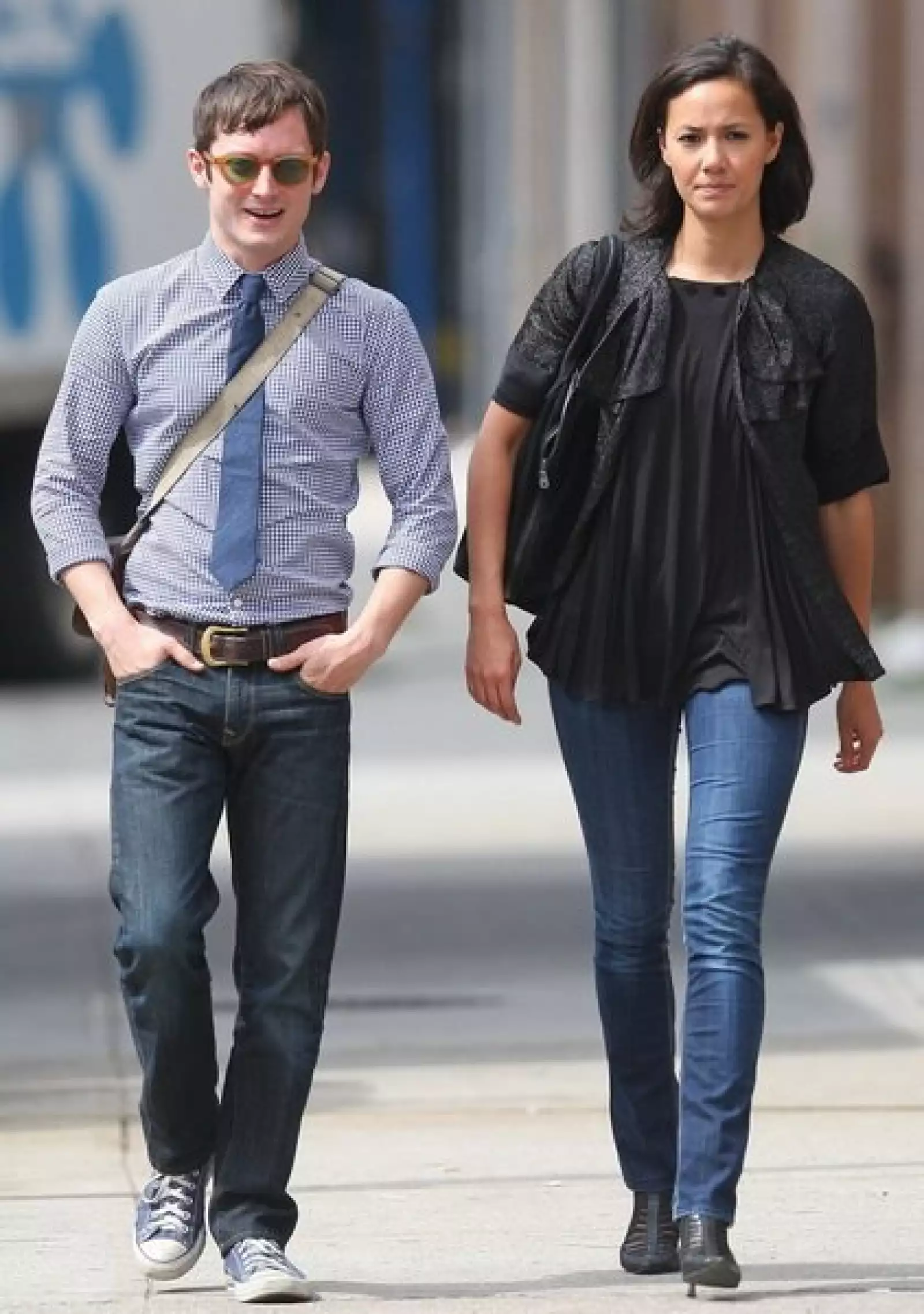 Pamela Racine y Elijah Wood. Ella es percusionista y bailarina de un grupo llamado Gogol Bordello, de ritmo gypsy punk. Llevan una vida tranquila, les gusta pasear y hacer ejercicio juntos.