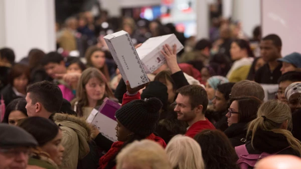 La NFR estima que unos 140.1 millones de personas realizarán compras este jueves, viernes, sábado o domingo. De esos, el 18.3% planeaba iniciar sus compras desde este jueves.