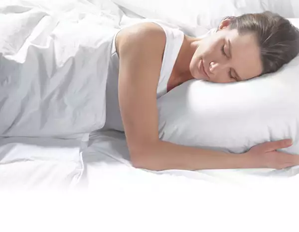 La piel se deshace de células muertas cuando dormimos y caen en las almohadas.