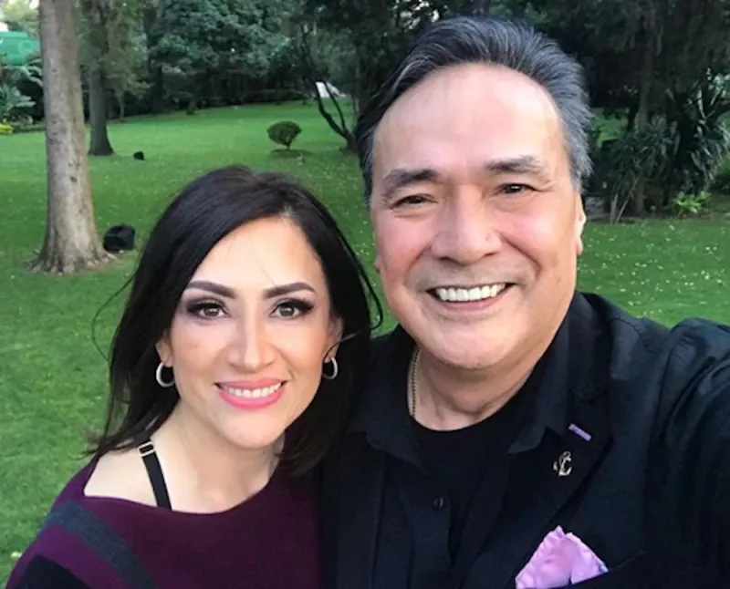 yoshio y esposa.jpg