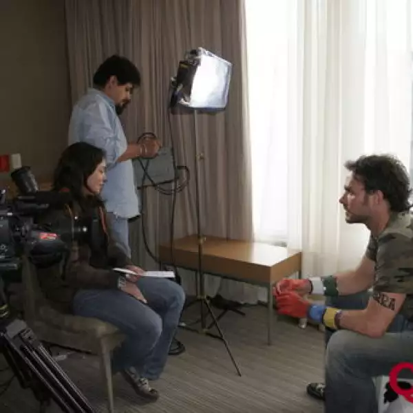 Manolo Cardona Backstage