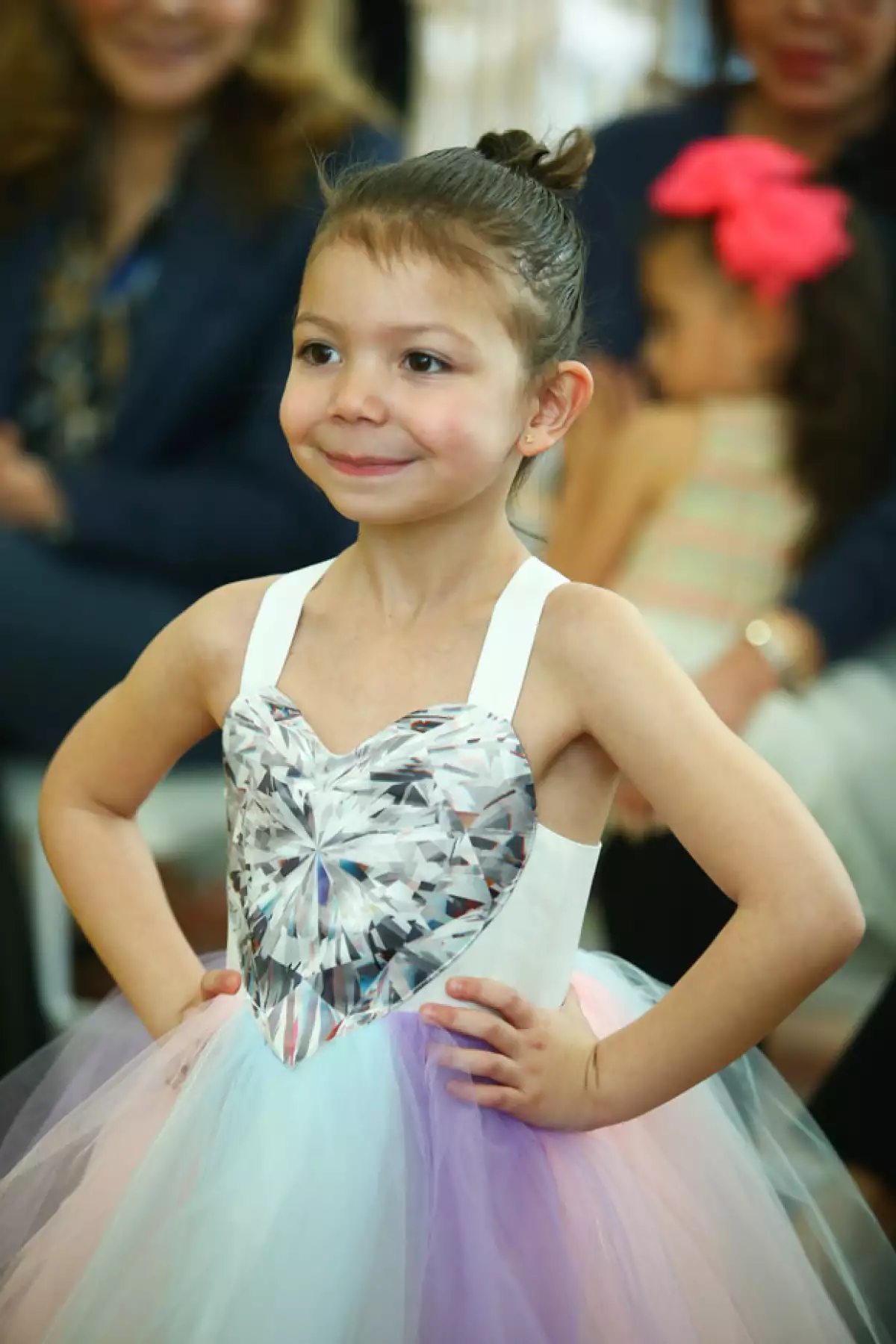 Desde pequeñas estas niñas demuestran que llevan en la sangre el gusto por la moda, a su corta edad Paulina y Pamela Sesma, Miranda Fernández y Valentina Gil roban miradas en desfiles de moda.