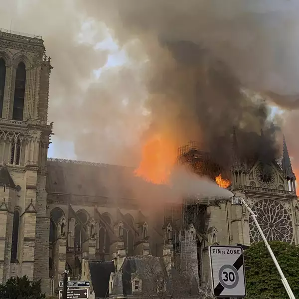 Incendio Notre Dame-11