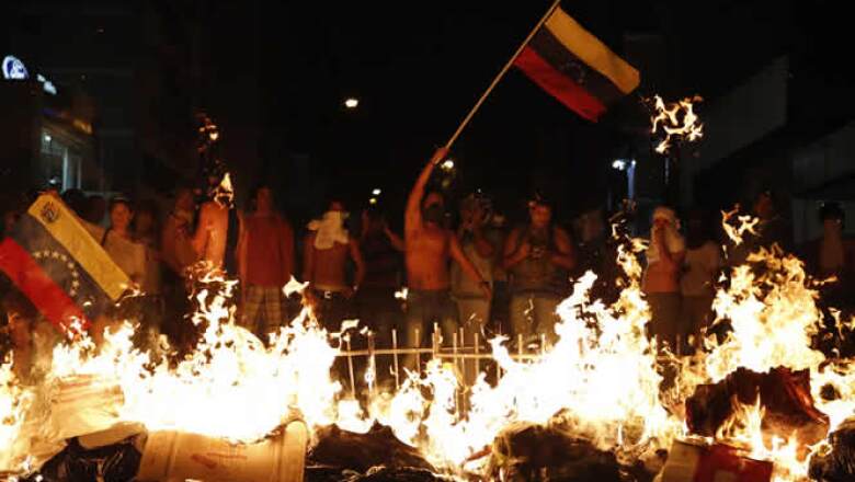 En la mayoría de las protestas han participado activamente jóvenes universitarios.
