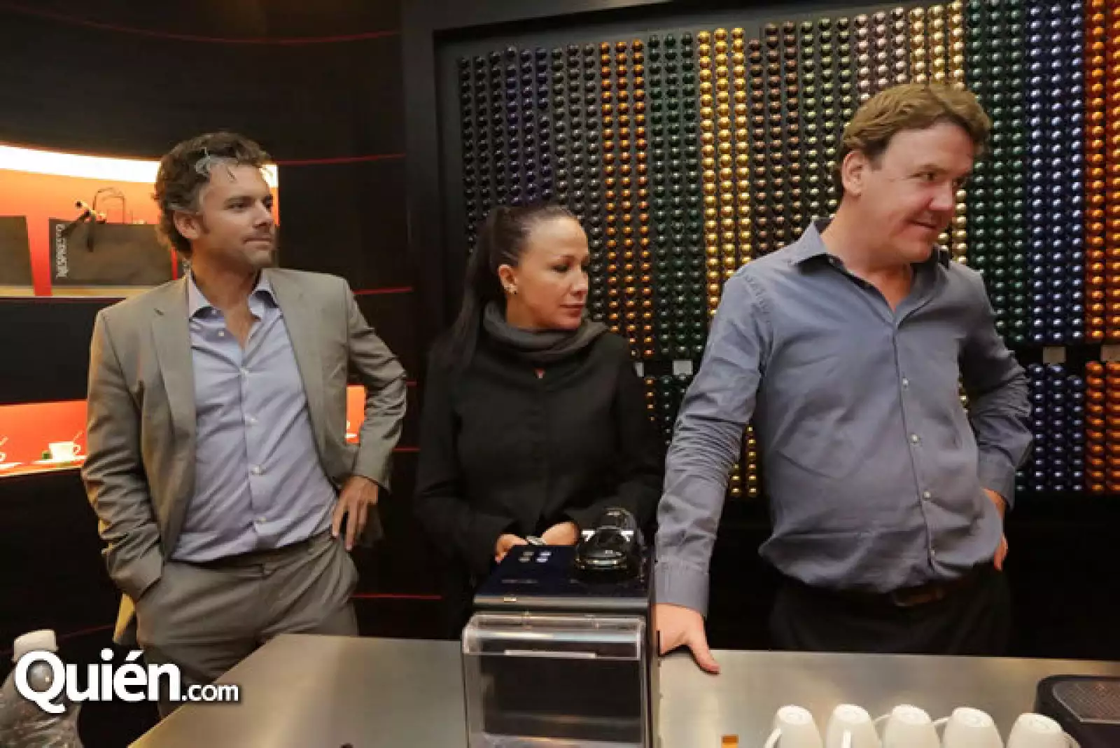 Hugo Van Belle,Claudia Abeijón,David Llifton