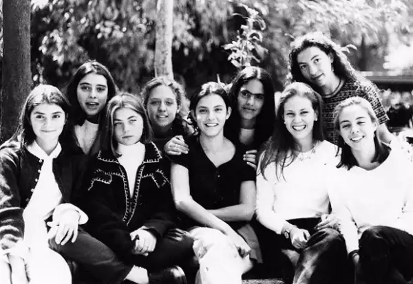 Recientemente publicó esta fotografía con su generación de la secundaria en colegio Madrid.