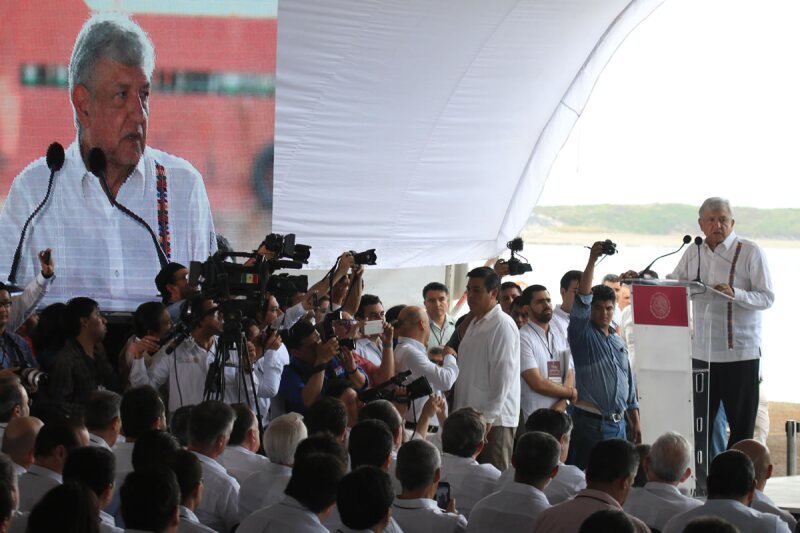 AMLO en Paraíso