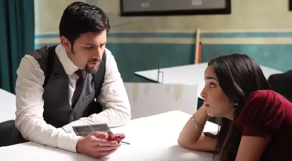 Fernando Noriega como el detective Eduardo Mayer.