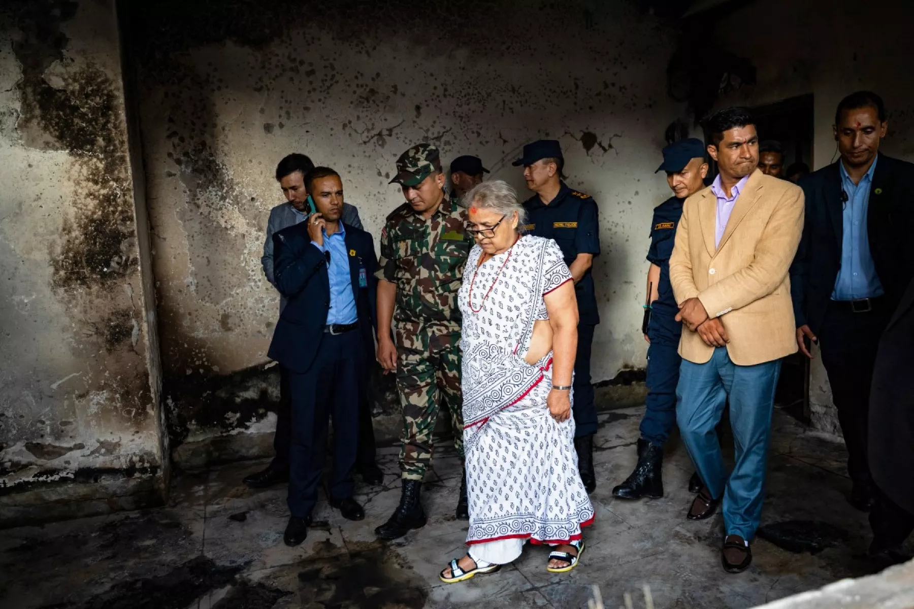 Nepal nombra primera ministra interina