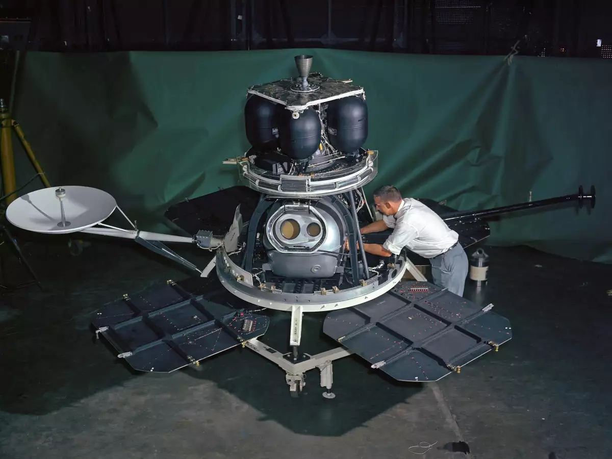 El luner orbiter 4.