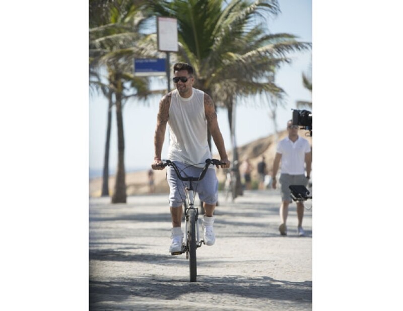 Ricky Martin paseó en bicicleta para algunas escenas del video.