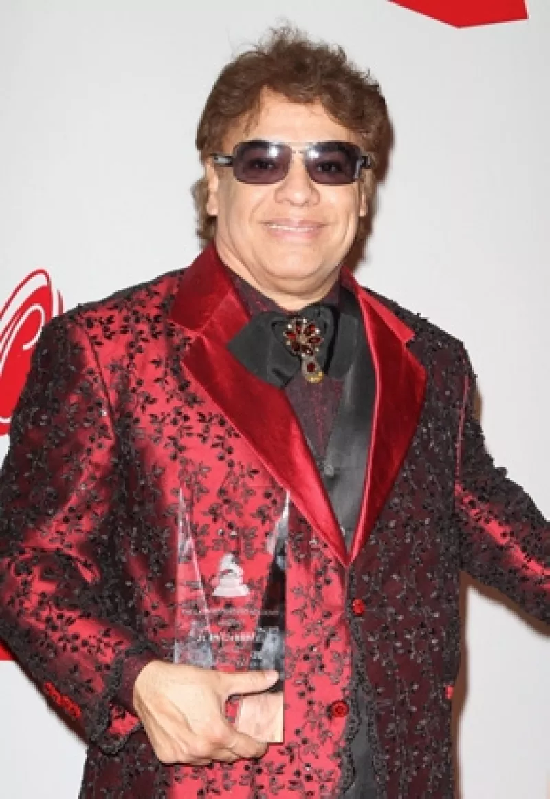 El consagrado cantante mexicano estrena hoy su nuevo sencillo "Que sea mi condena", con motivo de los festejos de sus cuatro décadas de trayectoria.