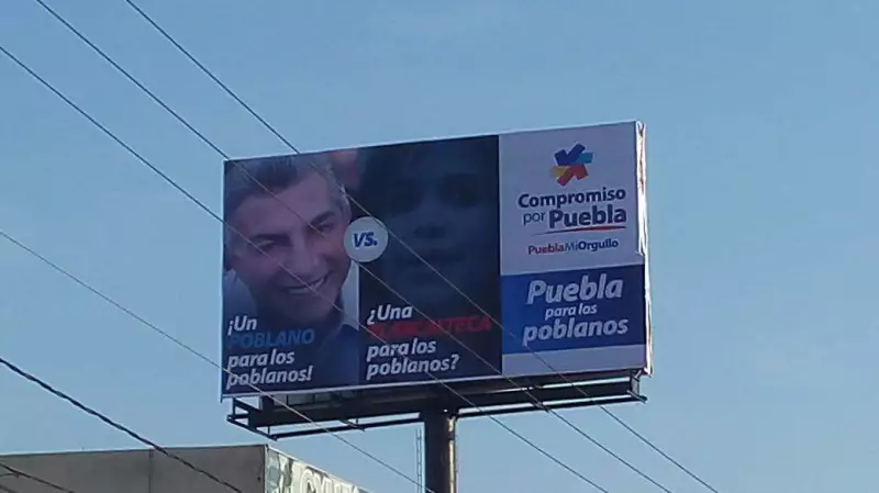 Los espectaculares, colocados por el partido local Compromiso por Puebla, replican una táctica empleada por el actual gobernador en la campaña de 2010. 