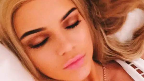 La modelo subió a Instagram dos imágenes en las que luce una melena clara, ¿será un estilo definitivo?