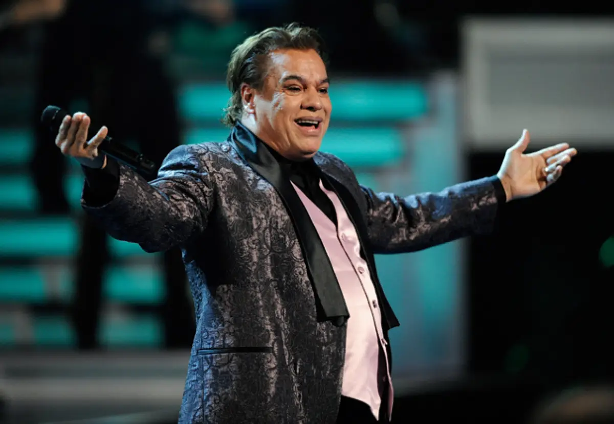 Juan Gabriel murió a los 66 años a causa de un infarto al corazón.