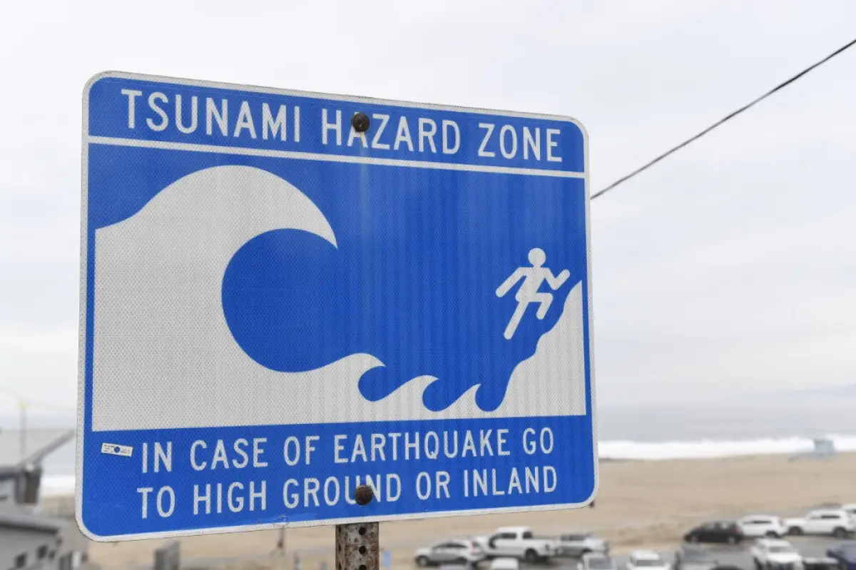 Erupción de volcán de Tonga y alerta de tsunami
