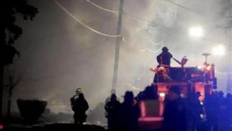 Varias brigadas de bomberon aniquilaron las llamas que se produjeron por la turbosina derramada.