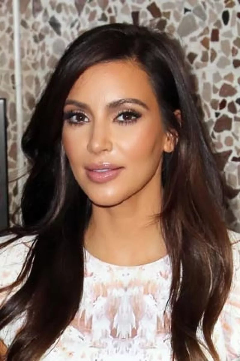 Kris Humphries sólo quiere darle el divorcio si aceptan que el matrimonio fue un fraude.