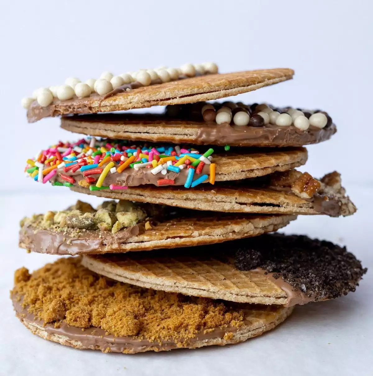 Siete stroopwafels con diferentes toppings para todos los gustos