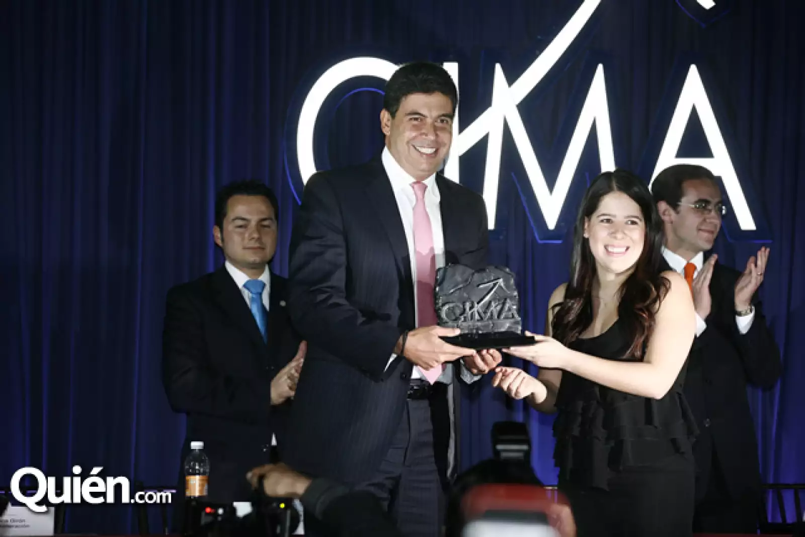 Arturo Elias Ayub,Angeline Gutiérrez