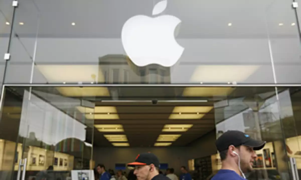Los expertos consideran que una recompra de acciones beneficiaría a Apple. (Foto: Reuters)