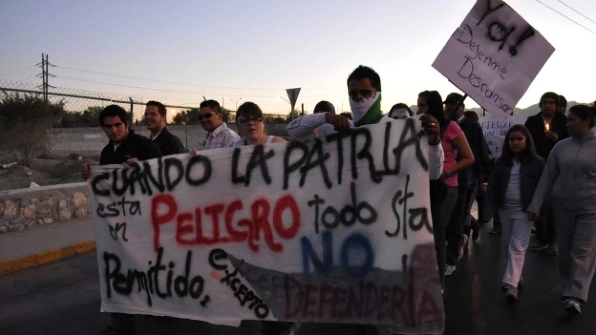 Estudianes y médicos piden la salida del Ejército