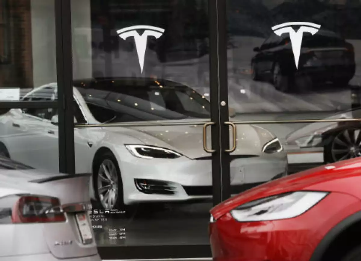 Tesla tienda de autos