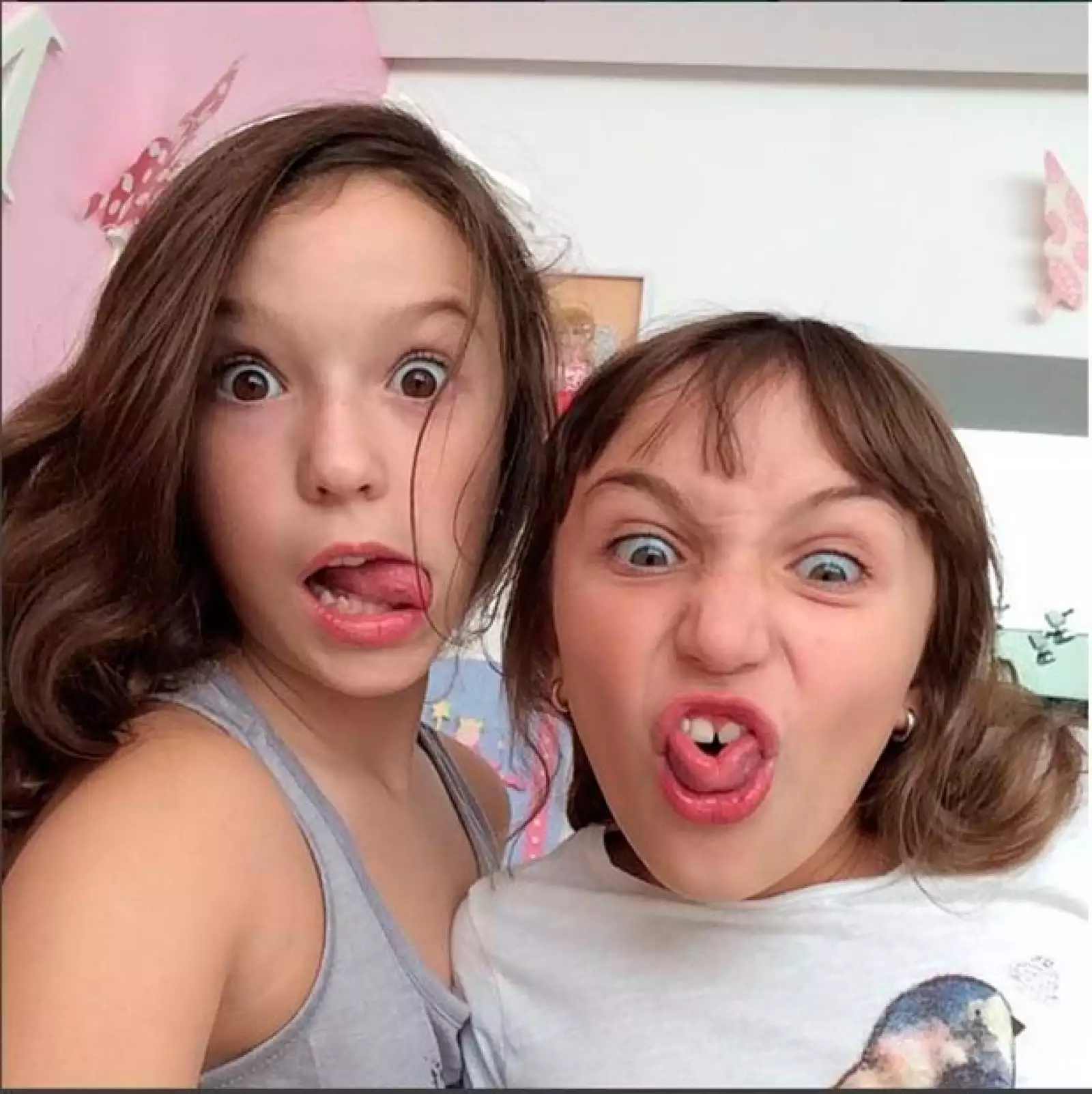 Mía y Nina Rubín son hijas de la conductora Andrea Legarreta y del cantante Erik Rubín.