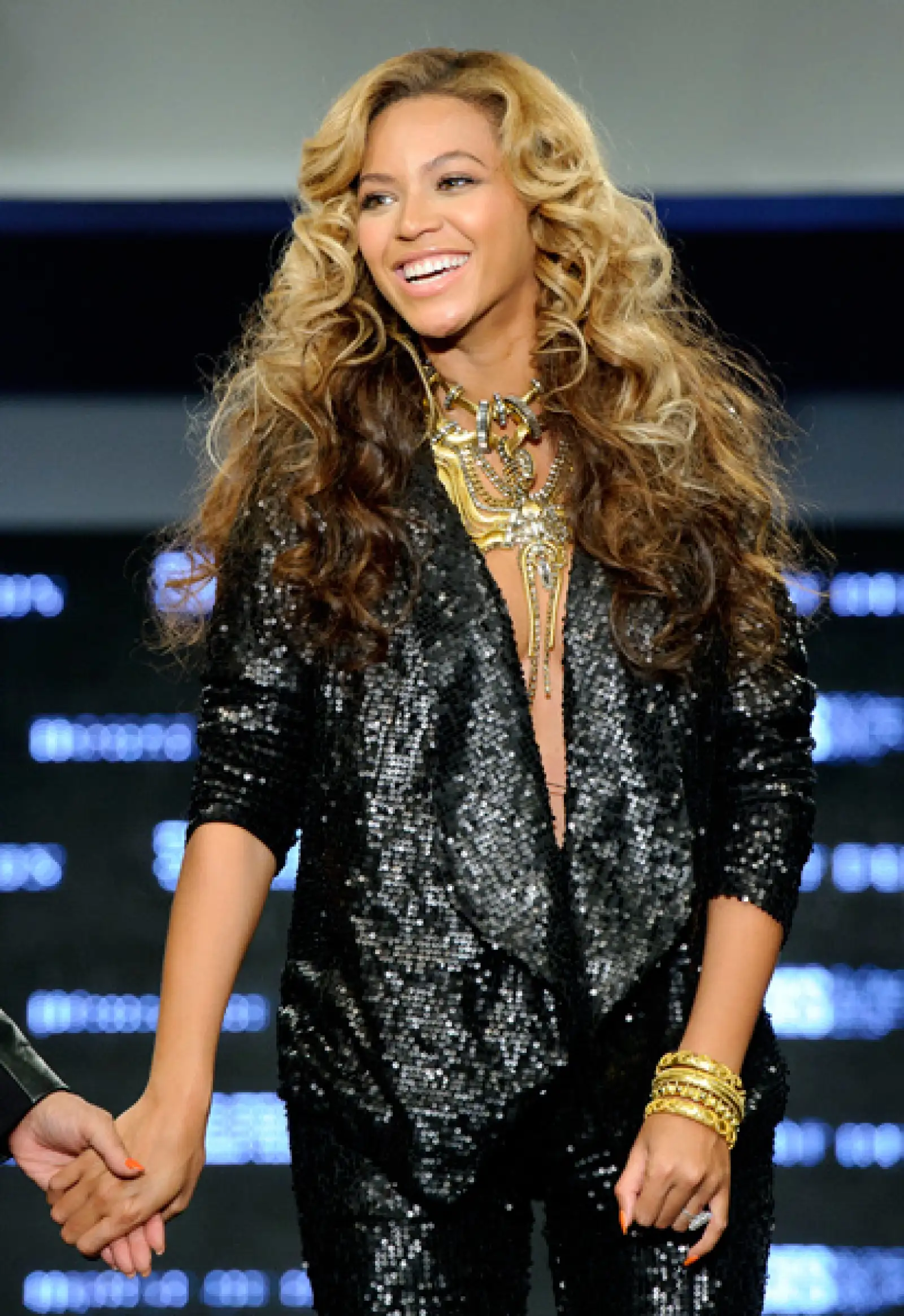 La futura mamá, Beyonce Knowles aprovechó el marco de la moda para lanzar su firma House of Dearlon, en la cual trabaja con su madre.