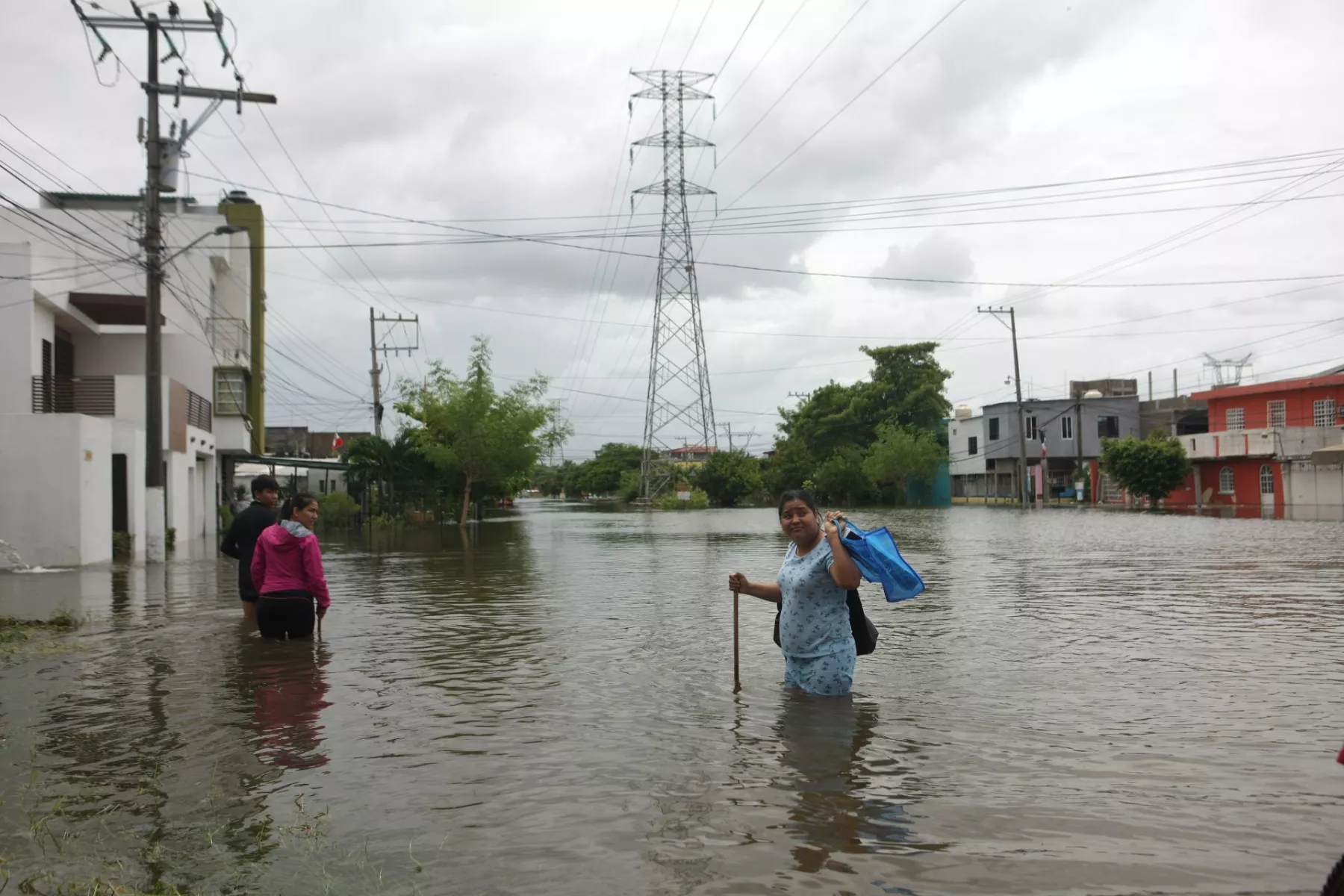 Inundaciones en Villahermosa, Tabasco debido a las extracciones de la Presa Peñitas debido a las intensas lluvias.
