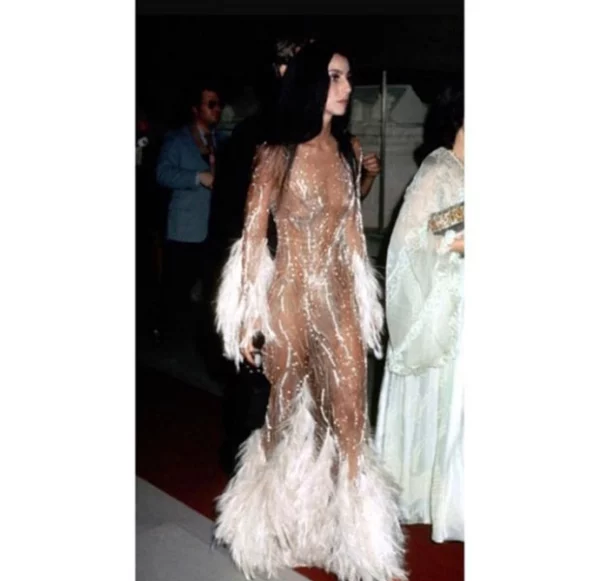 El vestido de Cher en 1974 inspiró al de Kim en el Met Gala.