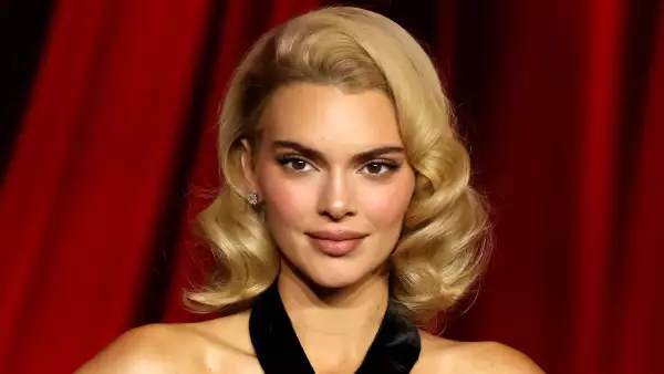 Kendall Jenner con pelo rubio