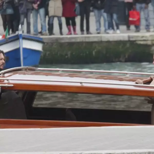 Después de que se anunciara que Angelina Jolie y Johnny Depp protagonizarían la cinta The Tourist, los rumores no se han hecho esperar.