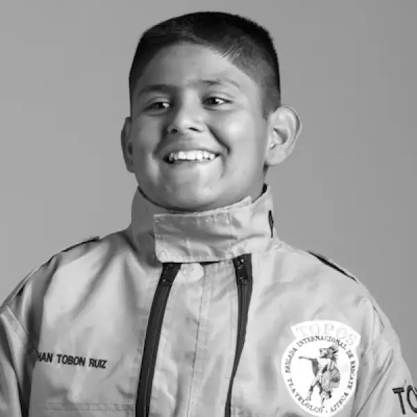 Salvó vidas en el siniestro del Hospital de Cuajimalpa. Es el rescatista más joven de la Brigada Topos Azteca.