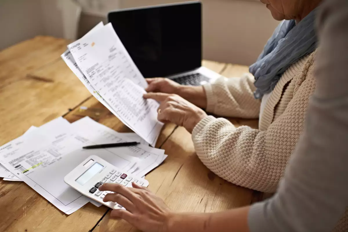 Los especialistas fiscales sugieren tomar tiempo para ordenar tus facturas electrónicas. Pueden servirte para deducir gastos personales o relacionados con tu actividad empresarial.