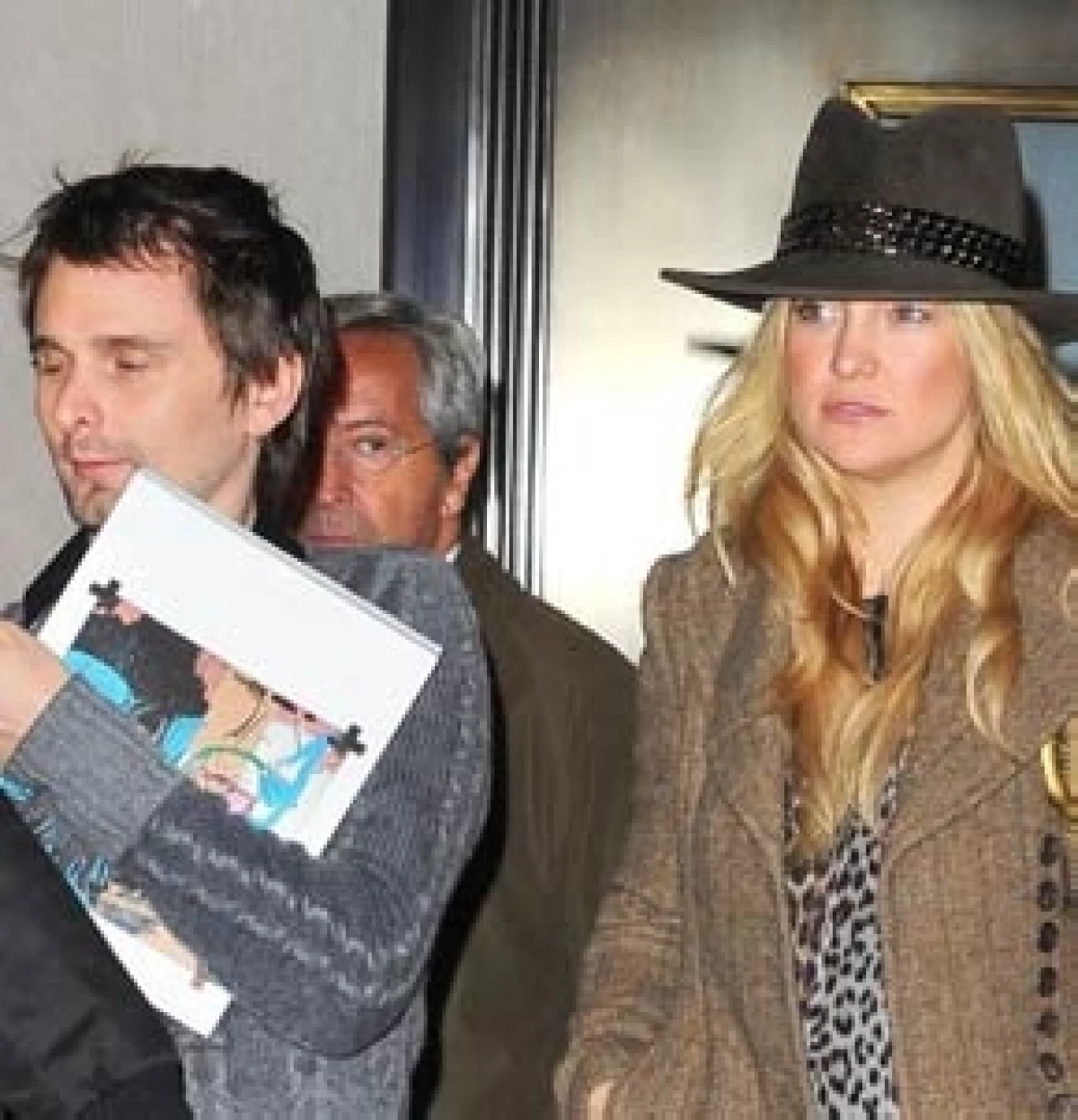 La actriz tendrá su segundo hijo, mientras que para el rockero Matthew Bellamy es el primero; y se informó que tiene tres meses de gestación, así lo confirmó la revista People.