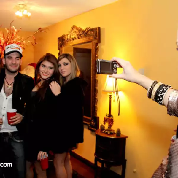 Christian Tafich Celebra Año Nuevo con sus amigos