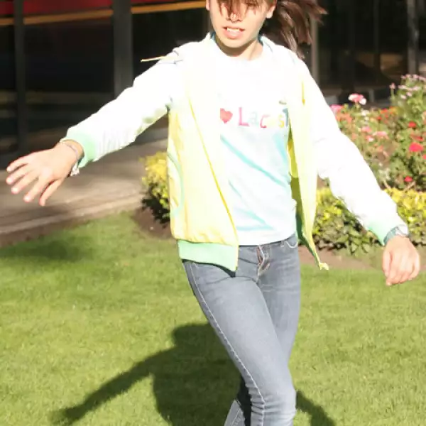 Al inicio de la sesión de fotos, tanto Paulina como su hermano Alejandro se mostraron renuentes a aparecer en las fotos, poco a poco se fueron relajando.