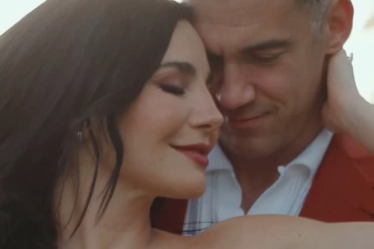 Martha Higareda y su esposo Lewis Howes