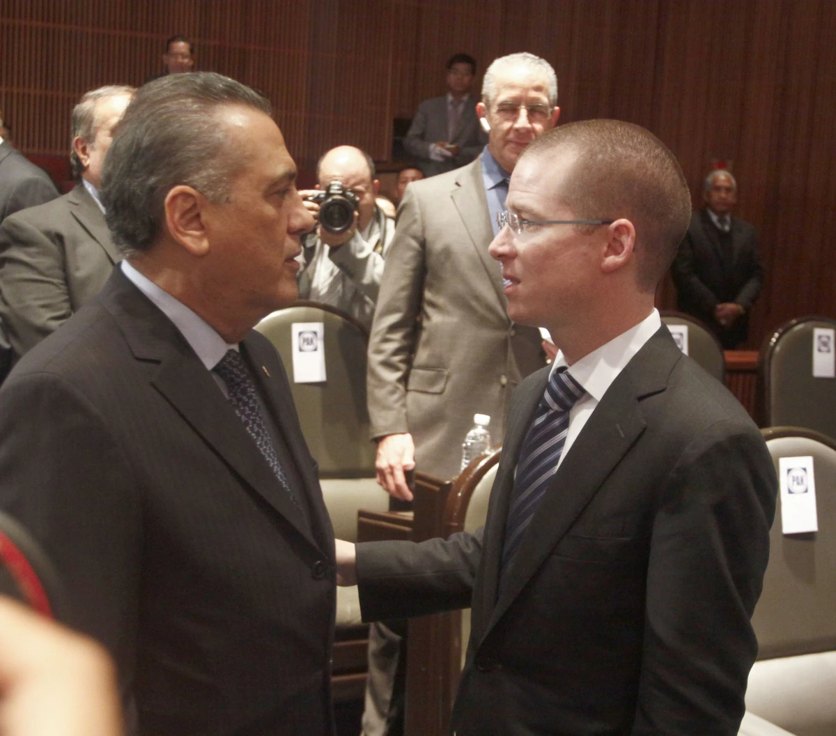 El priista Manlio Fabio Beltrones (izquierda) y Ricardo Anaya del PAN (derecha), han fijado su postura entorno a la contienda electoral en Tamaulipas.