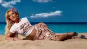 life-is-a-beach-desigual-zara-larsson