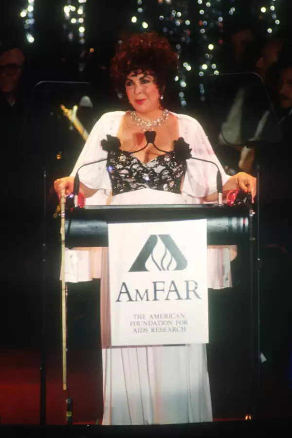 Elizabeth Taylor durante un evento de amfAR en 1990.