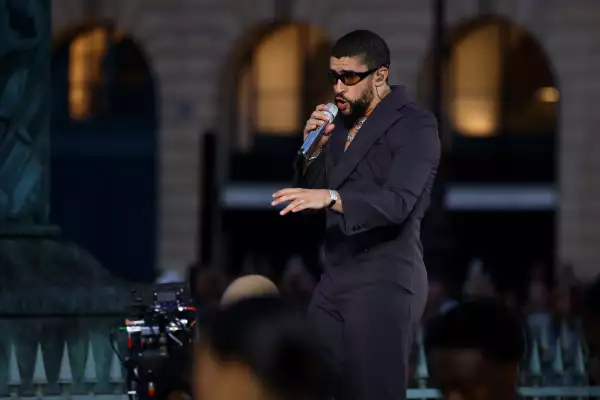 ?url=https%3A%2F%2Fcdn 3.expansion.mx%2Fd7%2Fd7%2F6222a7c14b55a349c9d4a3d35c62%2Fbad bunny concierto paris - Bad Bunny excluye a Estados Unidos de su gira de conciertos
