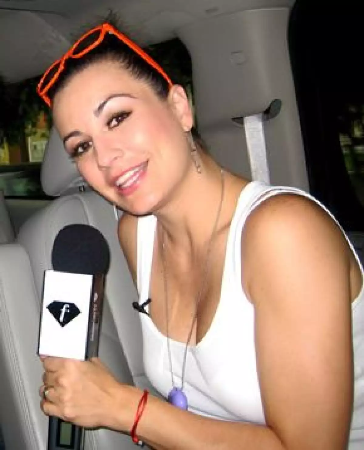 La cantante fue elegida para ser grabada todo un día por el canal de moda Fashion TV.