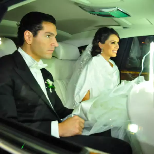 Jacky y Martín sonrientes y saludando tanto a los invitados como a sus fans.