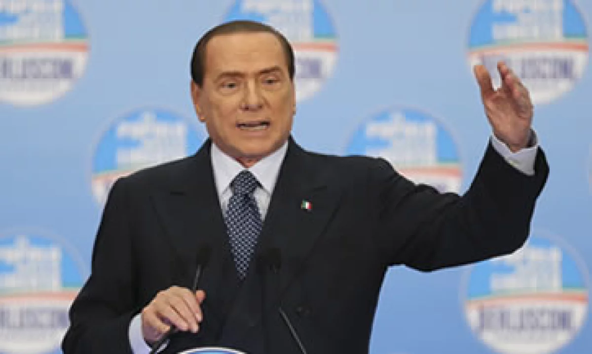 Berlusconi dijo que sólo la centroderecha podría sacar a Italia de la oscura niebla de la recesión. (Foto: AP)