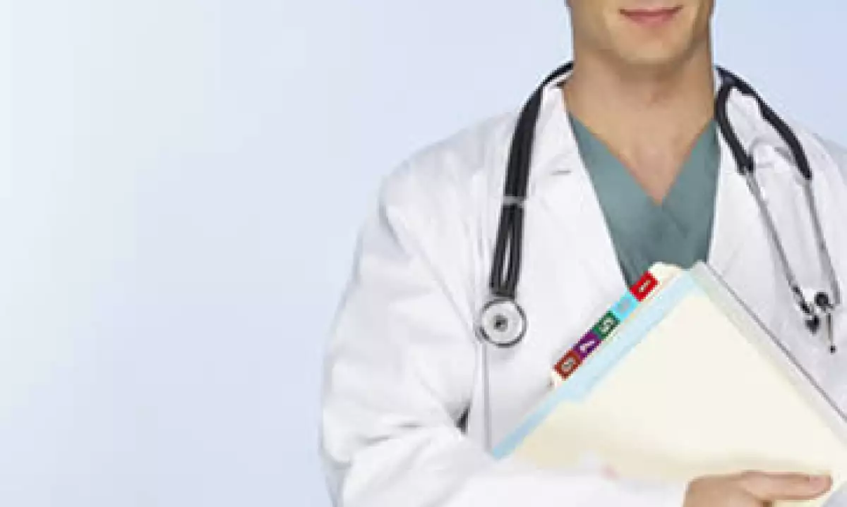 La experta afirma que una consulta médica o un seguro trae más beneficios a largo plazo. (Foto: Jupiter Images)