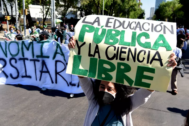 La comunidad del CIDE se manifestó frente al Senado