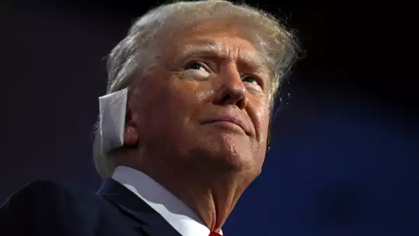 El candidato presidencial republicano y expresidente Donald Trump asiste al Día 1 de la Convención Nacional Republicana (RNC), en el Foro Fiserv en Milwaukee, Wisconsin, EE. UU., el 15 de julio de 2024.