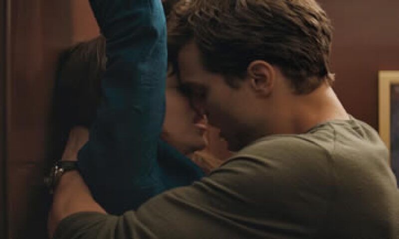 La película es protagonizada por Dakota Johnson y Jamie Dornan. (Foto: Tomada de cincuentasombrasdegrey-pelicula.com)